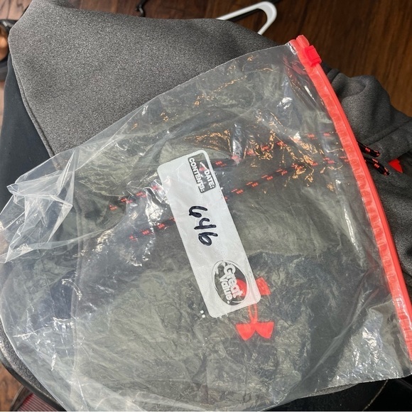 Under Armour Longsleeve Hoodie - Picture 5 of 5